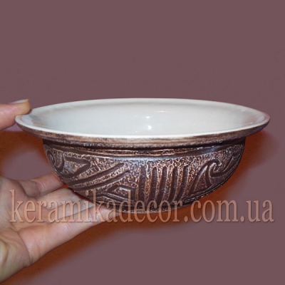 Керамическая глазурованная тарелка c трипольскими и славянскими символами купить для подарка, для дома